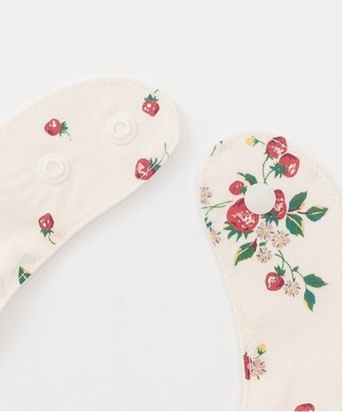 sense of wonder(センスオブワンダー)の「【BOX付】【オーガニック】野イチゴエプロンギフトセット(その他ベビー用品・キッズ・ホワイト系・F)」の4枚目の写真