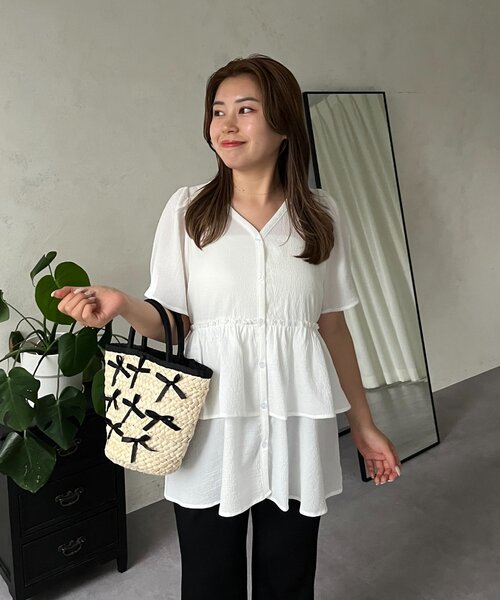 prose verse（プロズヴェール）の「【MOMO】Vネックストレッチティアードブラウス（シャツ/ブラウス・レディース・ブラック/オフホワイト・MEDIUM/LARGE）」の3枚目の写真