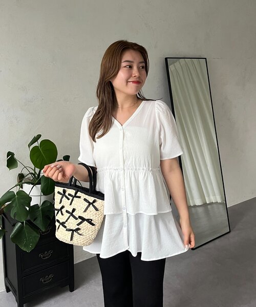 prose verse（プロズヴェール）の「【MOMO】Vネックストレッチティアードブラウス（シャツ/ブラウス・レディース・ブラック/オフホワイト・MEDIUM/LARGE）」の4枚目の写真