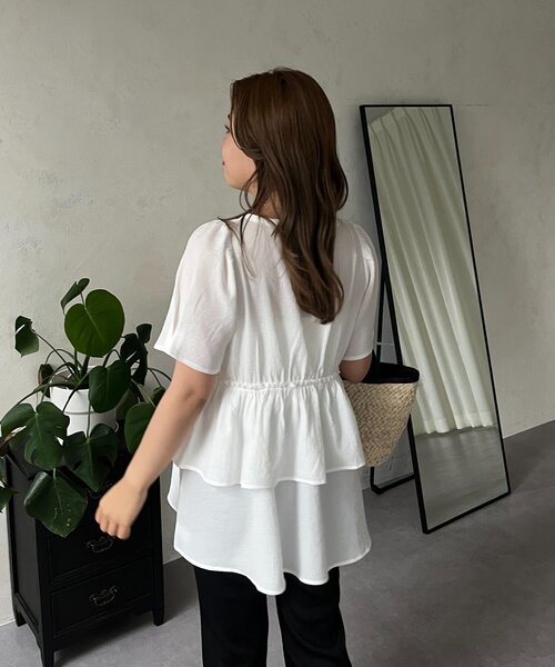 prose verse（プロズヴェール）の「【MOMO】Vネックストレッチティアードブラウス（シャツ/ブラウス・レディース・ブラック/オフホワイト・MEDIUM/LARGE）」の7枚目の写真