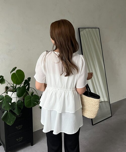 prose verse（プロズヴェール）の「【MOMO】Vネックストレッチティアードブラウス（シャツ/ブラウス・レディース・ブラック/オフホワイト・MEDIUM/LARGE）」の8枚目の写真