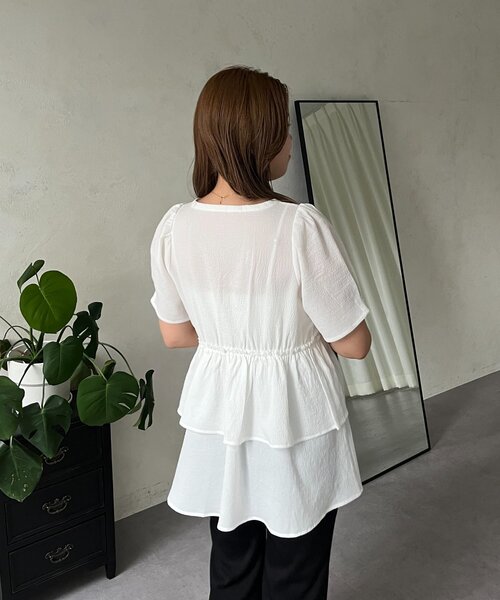 prose verse（プロズヴェール）の「【MOMO】Vネックストレッチティアードブラウス（シャツ/ブラウス・レディース・ブラック/オフホワイト・MEDIUM/LARGE）」の10枚目の写真