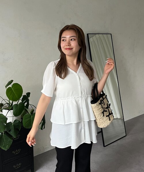 prose verse（プロズヴェール）の「【MOMO】Vネックストレッチティアードブラウス（シャツ/ブラウス・レディース・ブラック/オフホワイト・MEDIUM/LARGE）」の11枚目の写真