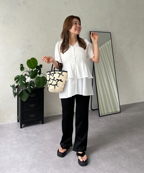 prose verse（プロズヴェール）の「【MOMO】Vネックストレッチティアードブラウス（シャツ/ブラウス・レディース・ブラック/オフホワイト・MEDIUM/LARGE）」の15枚目の写真