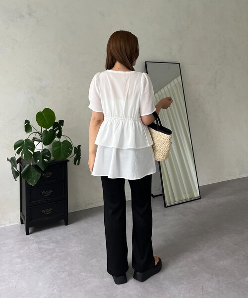 prose verse（プロズヴェール）の「【MOMO】Vネックストレッチティアードブラウス（シャツ/ブラウス・レディース・ブラック/オフホワイト・MEDIUM/LARGE）」の17枚目の写真