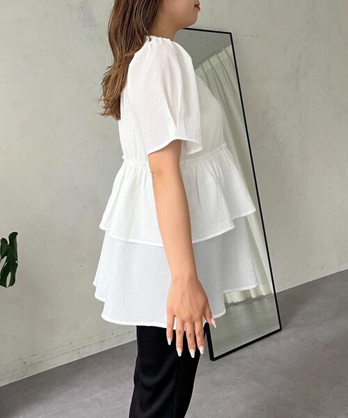 prose verse（プロズヴェール）の「【MOMO】Vネックストレッチティアードブラウス（シャツ/ブラウス・レディース・ブラック/オフホワイト・MEDIUM/LARGE）」の21枚目の写真