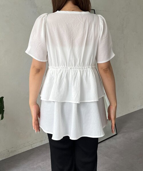 prose verse（プロズヴェール）の「【MOMO】Vネックストレッチティアードブラウス（シャツ/ブラウス・レディース・ブラック/オフホワイト・MEDIUM/LARGE）」の22枚目の写真