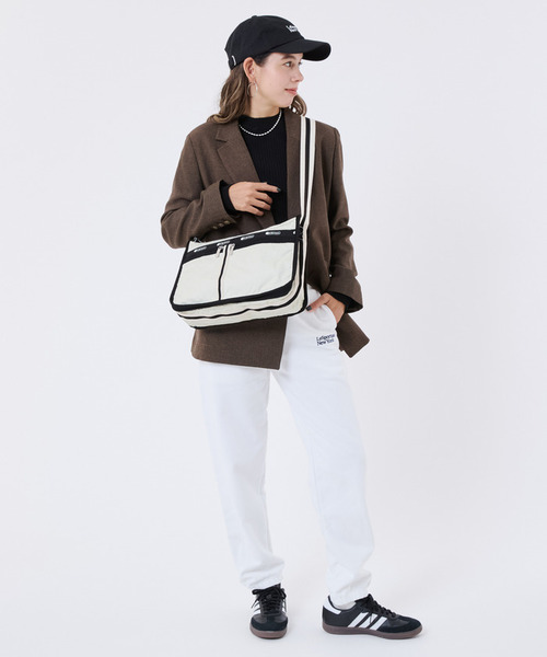 LeSportsac(レスポートサック)の「DELUXE EVERYDAY BAG スペクテイターサンドバー/ブラック(ショルダーバッグ・レディース・ホワイト・FREE)」の4枚目の写真