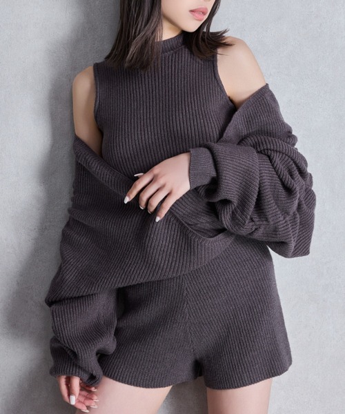 GYDA(ジェイダ)の「アームギャザーレイヤードニットロンパース(つなぎ/オールインワン・レディース・チャコールグレー/アイボリー/ブラック/ブラウン・FREE)」の4枚目の写真
