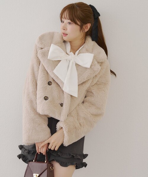 ベージュファーショートジャケット FREAK'S STORE（フリークスストア）の「ファーショートジャケット/ノー