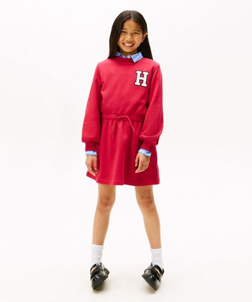 TOMMY HILFIGER（トミーヒルフィガー）の「GIRLS バーシティロングスリーブニットワンピース（ワンピース・レディース・ライトグレー/マルチ・150cm/160cm/140cm/130cm）」の2枚目の写真