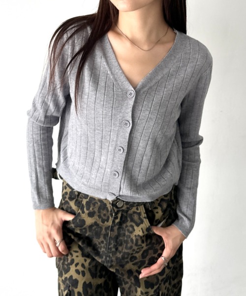 Bamm(バム)の「Vネックベーシックカーディガン(Tシャツ/カットソー・レディース・ホワイト/レッド/ブラック/グレー・FREE)」の4枚目の写真