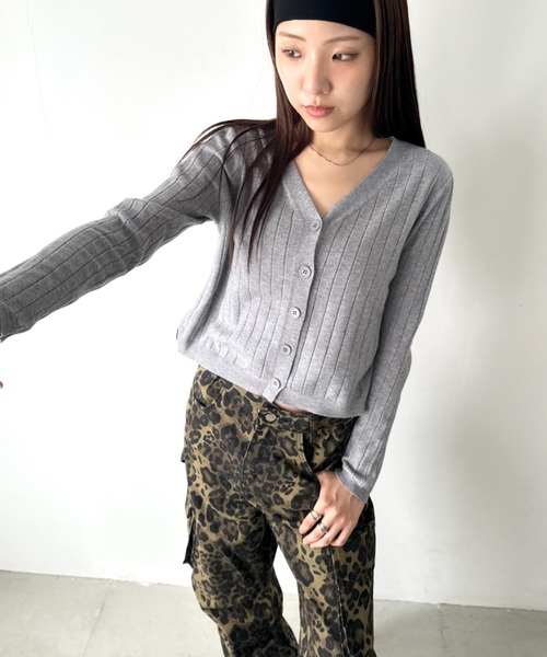 Bamm(バム)の「Vネックベーシックカーディガン(Tシャツ/カットソー・レディース・ホワイト/レッド/ブラック/グレー・FREE)」の21枚目の写真