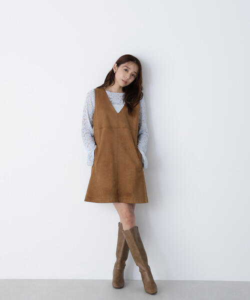 NATURAL BEAUTY BASIC（ナチュラルビューティーベーシック）の「◇フェイクスエードミニジャンスカ（ジャンパースカート・レディース・ブルー/キャメル/チャコールグレー・SMALL/MEDIUM）」の3枚目の写真