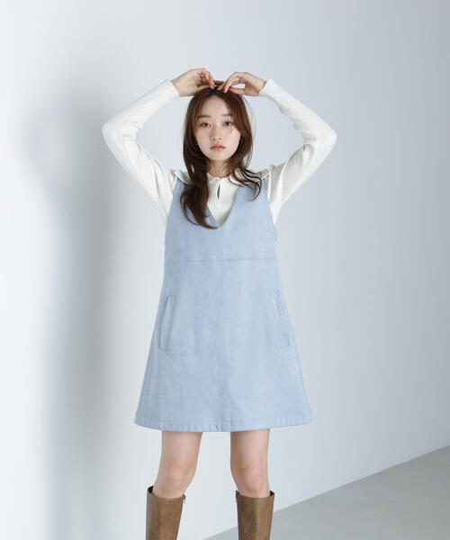 NATURAL BEAUTY BASIC（ナチュラルビューティーベーシック）の「◇フェイクスエードミニジャンスカ（ジャンパースカート・レディース・ブルー/キャメル/チャコールグレー・SMALL/MEDIUM）」の2枚目の写真