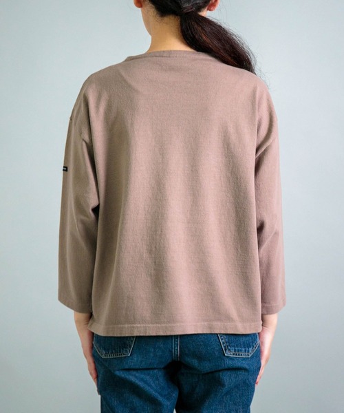 OMNIGOD（オムニゴッド）の「[OMNIGOD womens / オムニゴッド] 8/天竺 ボートネックマニッシュシャツ（Tシャツ/カットソー・レディース・アッシュグレー/アイボリー/ブラック/ベージュ・FREE）」の10枚目の写真