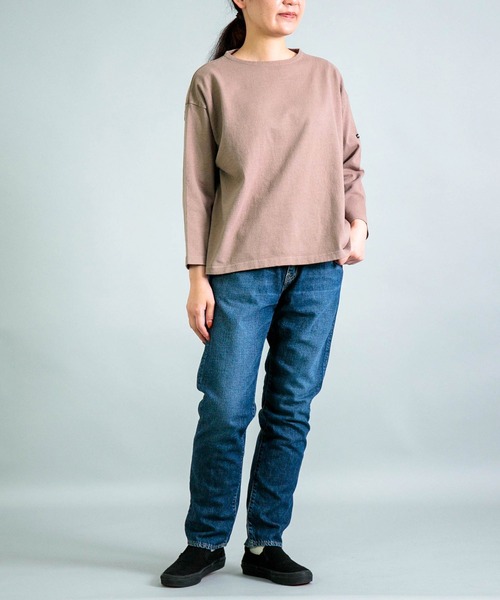 OMNIGOD（オムニゴッド）の「[OMNIGOD womens / オムニゴッド] 8/天竺 ボートネックマニッシュシャツ（Tシャツ/カットソー・レディース・アッシュグレー/アイボリー/ブラック/ベージュ・FREE）」の17枚目の写真