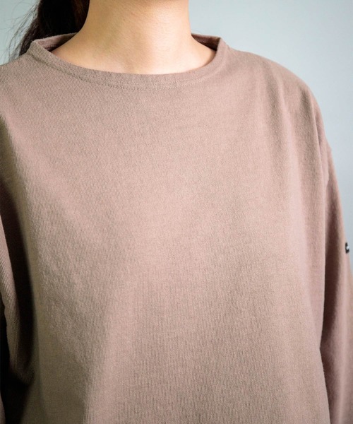 OMNIGOD（オムニゴッド）の「[OMNIGOD womens / オムニゴッド] 8/天竺 ボートネックマニッシュシャツ（Tシャツ/カットソー・レディース・アッシュグレー/アイボリー/ブラック/ベージュ・FREE）」の11枚目の写真