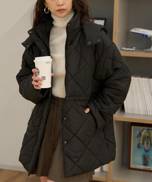 FREE'S MART（フリーズマート）の「◆ウエストドロストキルティングコート（その他アウター・レディース・ホワイト/ブラック・SMALL/MEDIUM）」の15枚目の写真