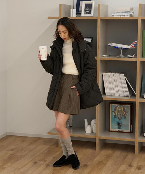 FREE'S MART（フリーズマート）の「◆ウエストドロストキルティングコート（その他アウター・レディース・ホワイト/ブラック・SMALL/MEDIUM）」の3枚目の写真