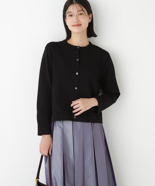 human woman（ヒューマンウーマン）の「◆レーヨン混ハイゲージクルーネックカーディガン（カーディガン/ボレロ・レディース・ブラック/ベージュ/レッド・MEDIUM）」の2枚目の写真