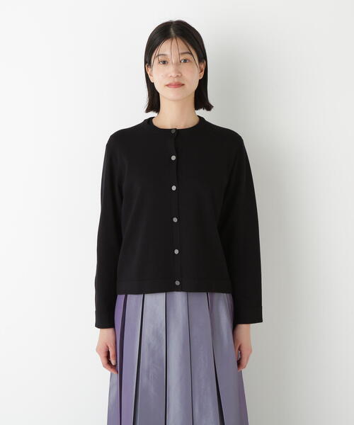 human woman（ヒューマンウーマン）の「◆レーヨン混ハイゲージクルーネックカーディガン（カーディガン/ボレロ・レディース・ブラック/ベージュ/レッド・MEDIUM）」の9枚目の写真