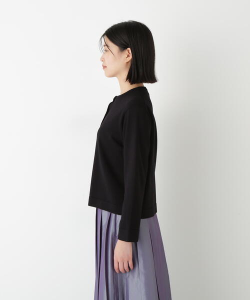 human woman（ヒューマンウーマン）の「◆レーヨン混ハイゲージクルーネックカーディガン（カーディガン/ボレロ・レディース・ブラック/ベージュ/レッド・MEDIUM）」の10枚目の写真