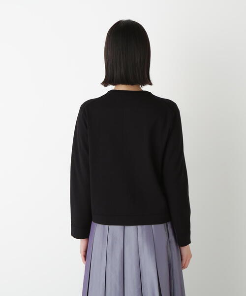 human woman（ヒューマンウーマン）の「◆レーヨン混ハイゲージクルーネックカーディガン（カーディガン/ボレロ・レディース・ブラック/ベージュ/レッド・MEDIUM）」の11枚目の写真