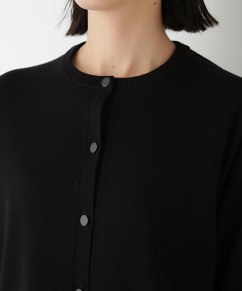 human woman（ヒューマンウーマン）の「◆レーヨン混ハイゲージクルーネックカーディガン（カーディガン/ボレロ・レディース・ブラック/ベージュ/レッド・MEDIUM）」の12枚目の写真