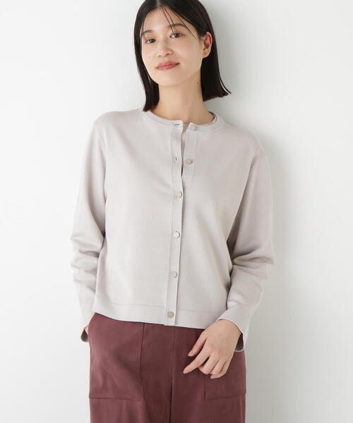 human woman（ヒューマンウーマン）の「◆レーヨン混ハイゲージクルーネックカーディガン（カーディガン/ボレロ・レディース・ブラック/ベージュ/レッド・MEDIUM）」の3枚目の写真