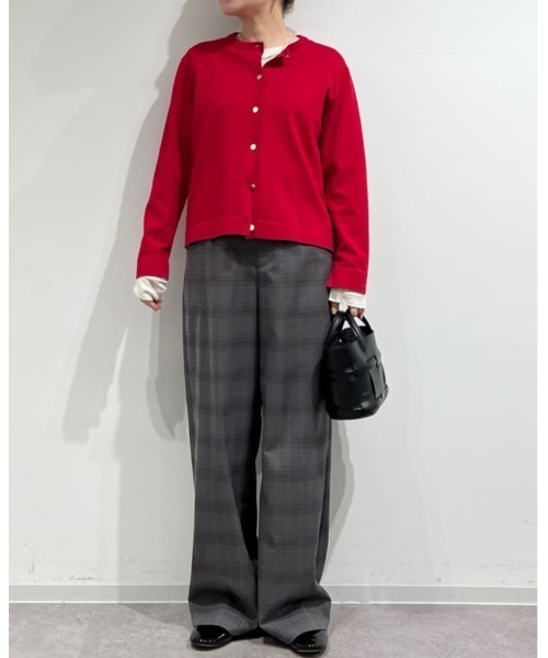 human woman（ヒューマンウーマン）の「◆レーヨン混ハイゲージクルーネックカーディガン（カーディガン/ボレロ・レディース・ブラック/ベージュ/レッド・MEDIUM）」の5枚目の写真