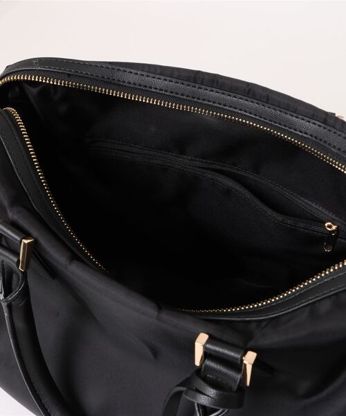 tocco closet(トッコ クローゼット)の「2WAYショルダー&キーチャーム付きボストンバッグ(ボストンバッグ・レディース・ネイビー/グレイッシュベージュ/ブラック・FREE)」の4枚目の写真