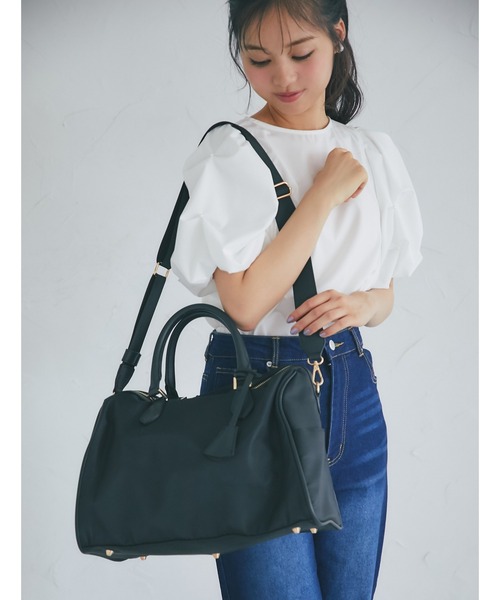 tocco closet(トッコ クローゼット)の「2WAYショルダー&キーチャーム付きボストンバッグ(ボストンバッグ・レディース・ネイビー/グレイッシュベージュ/ブラック・FREE)」の15枚目の写真