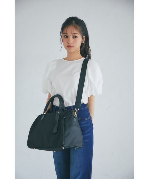tocco closet(トッコ クローゼット)の「2WAYショルダー&キーチャーム付きボストンバッグ(ボストンバッグ・レディース・ネイビー/グレイッシュベージュ/ブラック・FREE)」の10枚目の写真