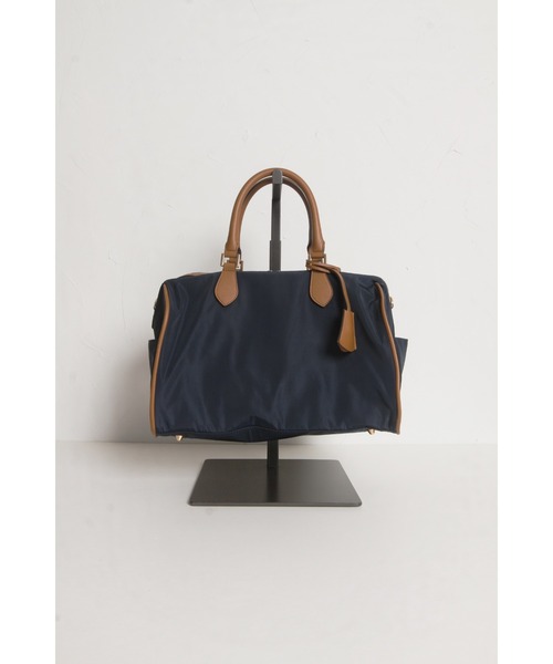 tocco closet(トッコ クローゼット)の「2WAYショルダー&キーチャーム付きボストンバッグ(ボストンバッグ・レディース・ネイビー/グレイッシュベージュ/ブラック・FREE)」の7枚目の写真