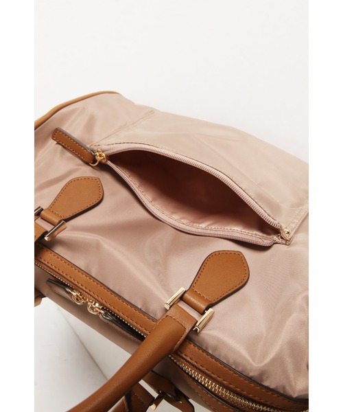 tocco closet(トッコ クローゼット)の「2WAYショルダー&キーチャーム付きボストンバッグ(ボストンバッグ・レディース・ネイビー/グレイッシュベージュ/ブラック・FREE)」の8枚目の写真
