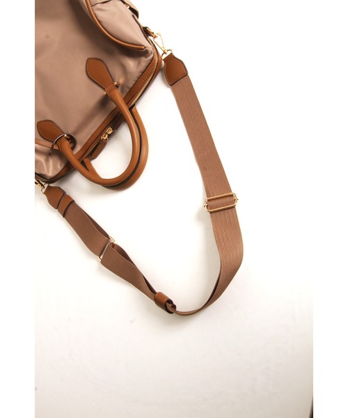 tocco closet(トッコ クローゼット)の「2WAYショルダー&キーチャーム付きボストンバッグ(ボストンバッグ・レディース・ネイビー/グレイッシュベージュ/ブラック・FREE)」の14枚目の写真