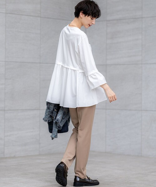 23区 L(ニジュウサンクオオキイサイズ)の「TRストレッチギャバ テーパード パンツ(その他パンツ・レディース・グレー系/アイボリー系/ブラック系/黄土色系・50/48/46/44)」の18枚目の写真