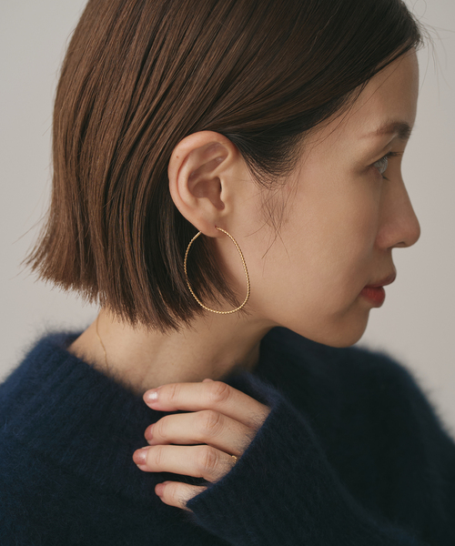IENA(イエナ)の「BAR Jewellery/バージュエリー TWISTED CONTOUR PIERCE ピアス(両耳)(ピアス(両耳用)・レディース・ゴールド・FREE)」の2枚目の写真