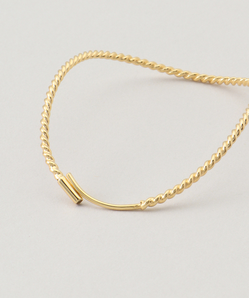 IENA(イエナ)の「BAR Jewellery/バージュエリー TWISTED CONTOUR PIERCE ピアス(両耳)(ピアス(両耳用)・レディース・ゴールド・FREE)」の7枚目の写真