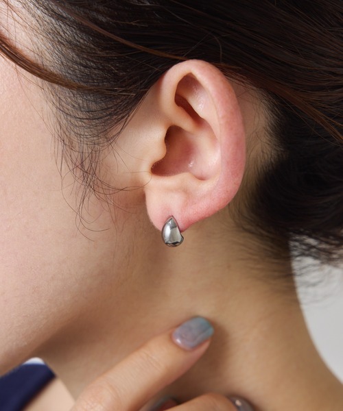 PAPILLONNER（パピヨネ）の「ステンレスドロップピアス（ピアス（両耳用）・レディース・ゴールド/シルバー・FREE）」の7枚目の写真