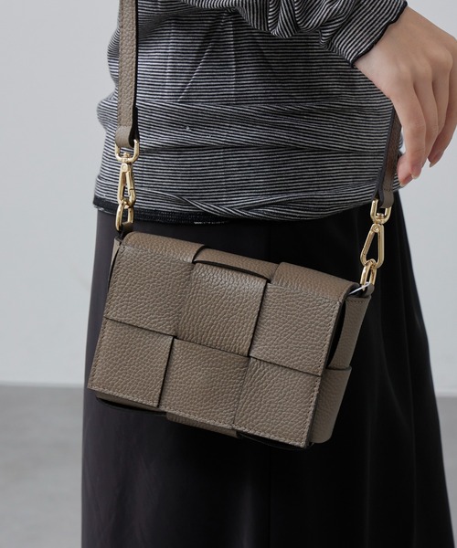 Lui's(ルイス)の「MILLELA FIRENZE / チェーン付きワイドメッシュレザーバッグ(ショルダーバッグ・レディース・ブラウン/モカ/ブラック・FREE)」の3枚目の写真