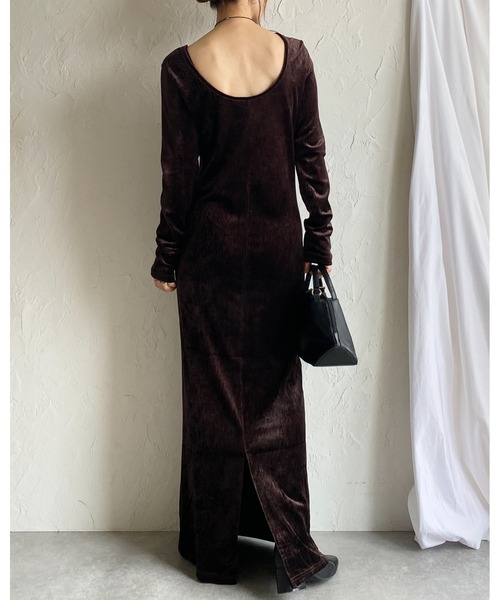 She's Closet(シーズクローゼット)の「長袖ロング丈バックオープンベロアワンピース(ワンピース・レディース・ブルー/グレイッシュベージュ/ブラウン/ブラック・FREE)」の9枚目の写真