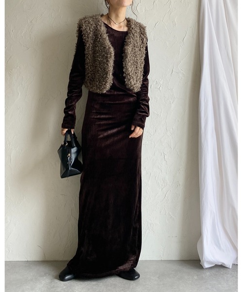 She's Closet(シーズクローゼット)の「長袖ロング丈バックオープンベロアワンピース(ワンピース・レディース・ブルー/グレイッシュベージュ/ブラウン/ブラック・FREE)」の10枚目の写真
