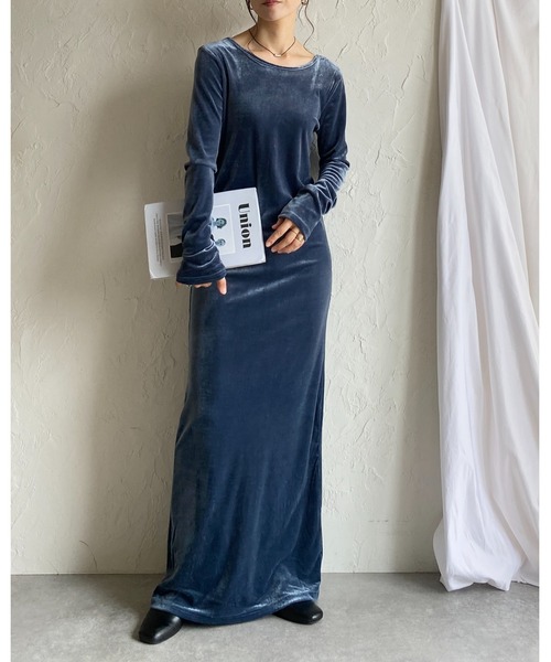 She's Closet(シーズクローゼット)の「長袖ロング丈バックオープンベロアワンピース(ワンピース・レディース・ブルー/グレイッシュベージュ/ブラウン/ブラック・FREE)」の11枚目の写真