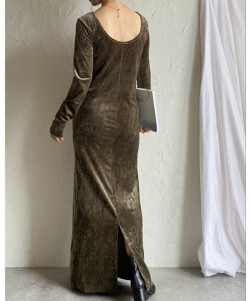 She's Closet(シーズクローゼット)の「長袖ロング丈バックオープンベロアワンピース(ワンピース・レディース・ブルー/グレイッシュベージュ/ブラウン/ブラック・FREE)」の18枚目の写真