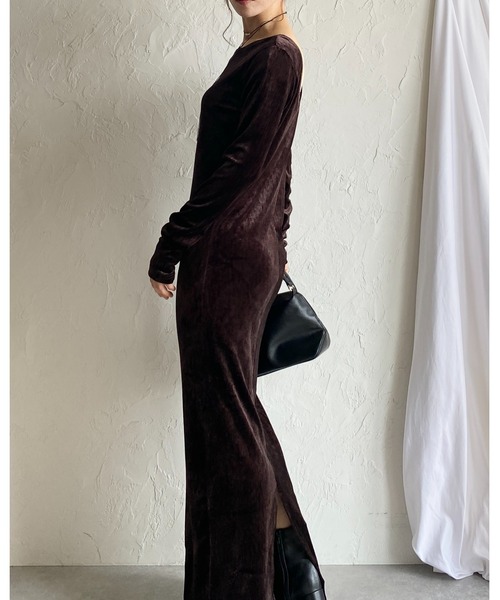 She's Closet(シーズクローゼット)の「長袖ロング丈バックオープンベロアワンピース(ワンピース・レディース・ブルー/グレイッシュベージュ/ブラウン/ブラック・FREE)」の19枚目の写真
