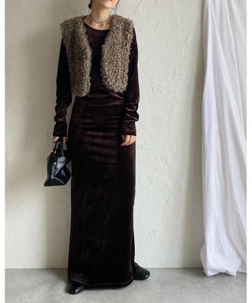 She's Closet(シーズクローゼット)の「長袖ロング丈バックオープンベロアワンピース(ワンピース・レディース・ブルー/グレイッシュベージュ/ブラウン/ブラック・FREE)」の21枚目の写真