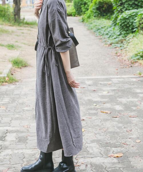 ITEMS URBANRESEARCH(アイテムズ アーバンリサーチ)の「『イージーケア』ウエストギャザーロングスリーブワンピース(ワンピース・レディース・グレー系その他/オレンジ/チャコールグレー/その他1・FREE)」の2枚目の写真