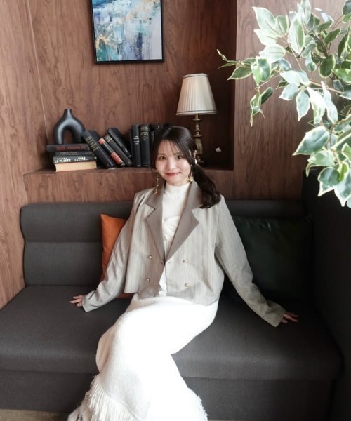 YENNA（イェンナ）の「【配色ショートテーラードジャケット】ストライプ・チェック・無地テーラード/卒業式/入学式/オケージョンジャケット（テーラードジャケット・レディース・ネイビー/ブラウン/グレイッシュベージュ/チャコールグレー/ベージュ/グレー系その他/ブルー系その他/ブラック系その他・FREE）」の19枚目の写真